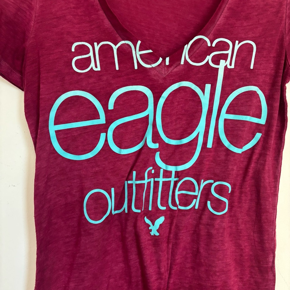 American Eagle Outfitters Y2K Early 2000s Women's Maroon V-neck T-Shirt - Picture 2 of 5